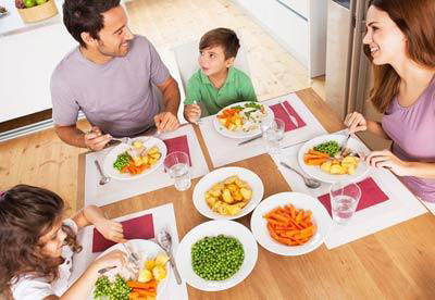 餐桌上的亲子交流方式 父母必看_六一儿童网